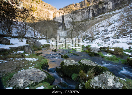 Anfang Winter Schnee Malham Cove Malhamdale Yorkshire Dales Stockfoto