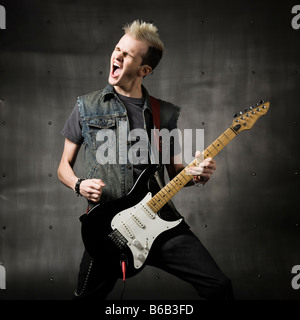 Mann mit Irokesenschnitt Stockfoto