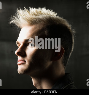 Mann mit Irokesenschnitt Stockfoto