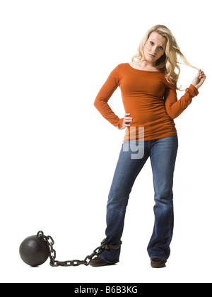 Frau mit einem Ball und Kette Stockfoto