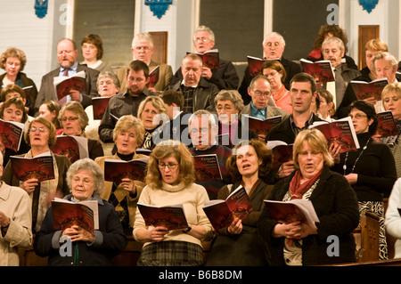 Kommunale anmelden eine Welsh-Kapelle in der Weihnachtszeit einen traditionellen Cymanfa Ganu Festival Carol Service Aberystwyth Wales UK Stockfoto