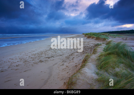 Einem stürmischen Wintermorgen am Holkham Bucht an der Nordküste Norfolk Stockfoto