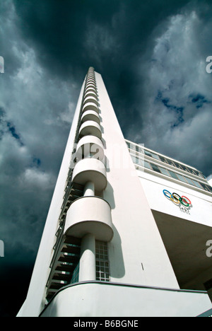 Niedrigen Winkel Ansicht des Bürogebäudes Stockfoto
