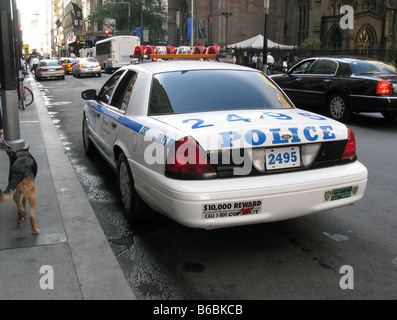 NYPD Polizeiauto - New York City Police Department Streifenwagen Stockfoto