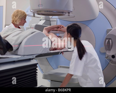 Patienten immer MRT-Untersuchung Stockfoto