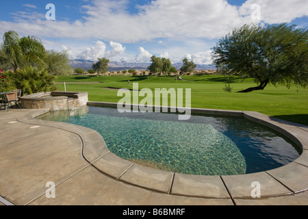 Swimming Pool am Golfplatz, Mission Hills, Palm Springs, Kalifornien Stockfoto