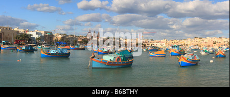 Angelboote/Fischerboote von Marsaxlokk Dorf, Malta Stockfoto