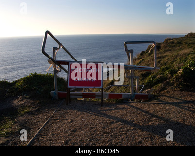 Geschlossene Wanderweg durch Küsten Cliff Erosion, Milford am Meer, Hampshire Stockfoto