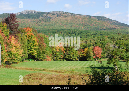 Mt. Monadnock in New Hampshire im Herbst in seiner buntesten Stockfoto