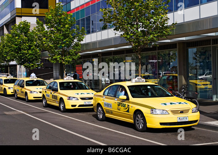 Melbourne-Taxi / Taxis warten auf einen Rang in Melbourne Victoria Australien. Stockfoto