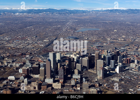 Blick über die Skyline von Denver Colorado Rocky Mountain Front Range Berge Stockfoto