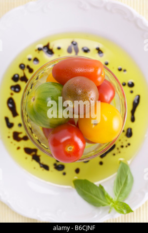 Erhöhte Ansicht von Früchten in Schüssel Stockfoto