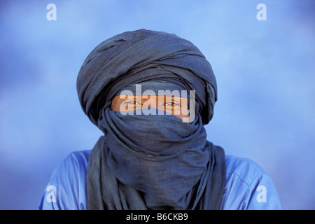 Libyen, Fezzan Region in der Nähe von Ghat. Mann der Tuareg Stamm. Porträt. Stockfoto