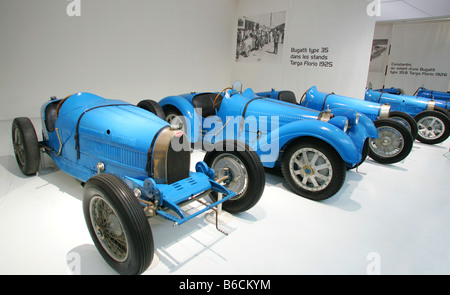 Klassische Fahrzeuge aus der Schlumpf-Sammlung im National Motor Museum in Mulhouse Frankreich Stockfoto