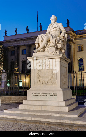 Wilhelm von Humboldt Skulptur vor Universitätsgebäude, Humboldt-Universität zu Berlin, Deutschland Stockfoto