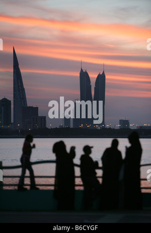 BRN, Bahrain: Skyline von Manama gesehen von der Corniche an der König-Faisal-Autobahn. Stockfoto