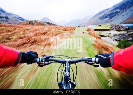 Mountainbiken in tiefste im englischen Lake District Cumbria UK Stockfoto