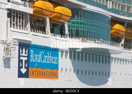 Größte Kreuzfahrtschiff der Welt "Independence Of The Seas" Stockfoto