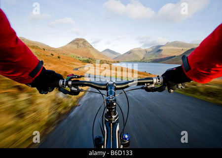 Mountainbiken in tiefste im englischen Lake District Cumbria UK Stockfoto