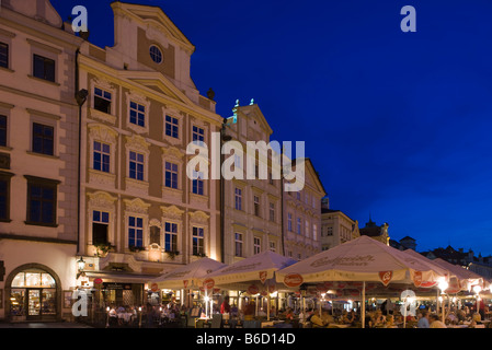 ALTSTÄDTER STRAßE CAFÉS STAROMESTSKE NAMESTI PRAG TSCHECHISCHE REPUBLIK Stockfoto