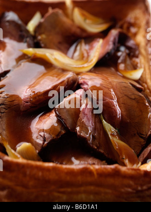 Rindfleisch Silverside Yorkshire Pudding in einem Bräter Stockfoto