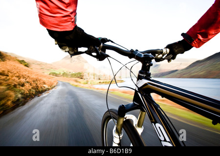 Mountainbiken in tiefste im englischen Lake District Cumbria UK Stockfoto