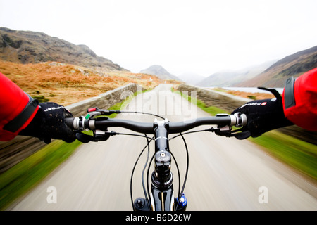 Mountainbiken in tiefste im englischen Lake District Cumbria UK Stockfoto