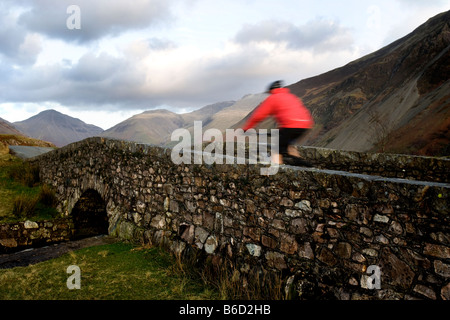 Mountainbiken in tiefste im englischen Lake District Cumbria UK Stockfoto