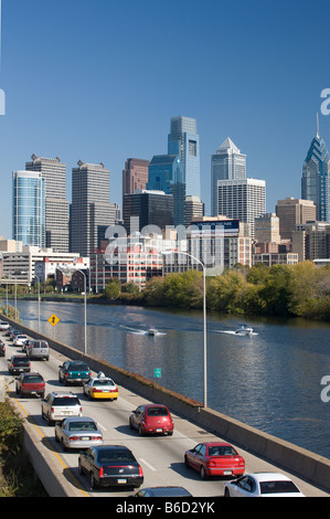 2013 HISTORISCHE ROUTE I-76 SCHUYLKILL EXPRESSWAY DOWNTOWN SKYLINE CENTER CITY PHILADELPHIA PENNSYLVANIA USA Stockfoto