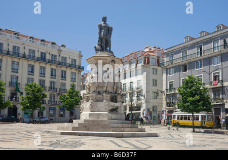 Praça de Luis De Camões Square, den Stadtteil Chiado, Lissabon, Portugal mit der Statue zu Camões Stockfoto