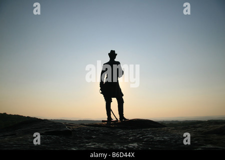 Die Statue von General Warren am Little Round Top bei Sonnenuntergang, Gettysburg National Military Park. Stockfoto