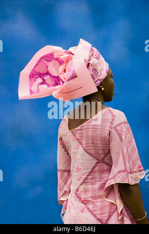 Nigeria, Lagos, Frau mit typischen Kopfbedeckung, Kopf Krawatte Stockfoto