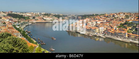 Panoramische Ansicht von Vila Nova De Gaia der Ribeira Bezirk von Porto Stockfoto