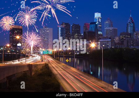 2013 HISTORISCHE ROUTE I-76 SCHUYLKILL EXPRESSWAY DOWNTOWN SKYLINE CENTER CITY PHILADELPHIA PENNSYLVANIA USA Stockfoto