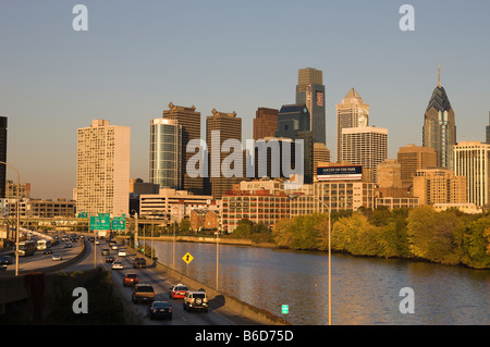 2013 HISTORISCHE ROUTE I-76 SCHUYLKILL EXPRESSWAY DOWNTOWN SKYLINE CENTER CITY PHILADELPHIA PENNSYLVANIA USA Stockfoto