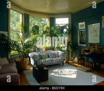 80er Jahre Stil Wohnzimmer Interior Stockfoto