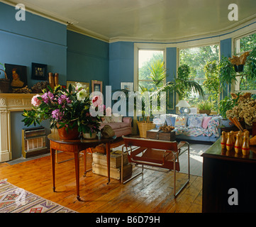 80er Jahre Stil Wohnzimmer Interior Stockfoto