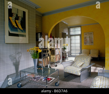 80er Jahre Stil Wohnzimmer Interior Stockfoto