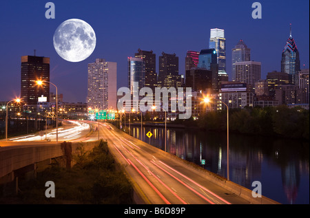 2013 HISTORISCHE ROUTE I-76 SCHUYLKILL EXPRESSWAY DOWNTOWN SKYLINE CENTER CITY PHILADELPHIA PENNSYLVANIA USA Stockfoto