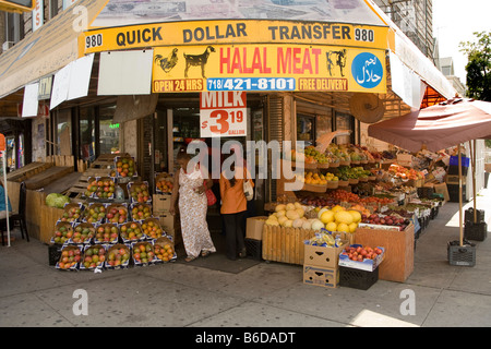 Pakistanische Nachbarschaft auf Coney Island Avenue in Brooklyn New York während des jährlichen pakistanischen Unabhängigkeitstag Festivals Stockfoto