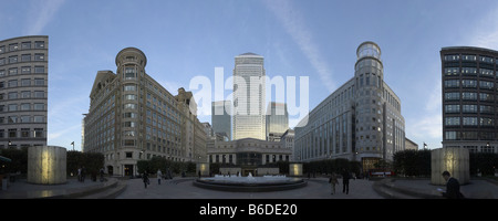 Panorama der Dämmerung aufgenommen in Cabot Ort Canary Wharf Stockfoto