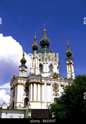 Kuppeln der St. Andreaskirche in Kiew, Ukraine Stockfoto