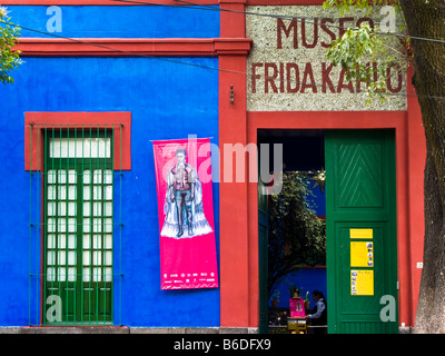 Das Exterieur des Museo Frida Kahlo in Coyoacán, Mexiko-Stadt. Stockfoto