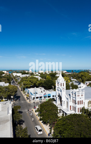 Blick vom Dach des Crowne Plaza La Concha Hotel in Key West, Florida Keys, USA Duval Street Stockfoto