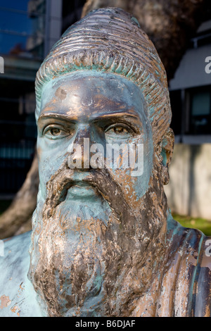 Statue des tamilischen Dichters und Philosophen Thiruva'l'Luvar. SOAS, UCL, Bloomsbury, London, England, Vereinigtes Königreich Stockfoto