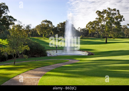 Pioneer Women es Memorial Fountain und gepflegten Rasenflächen im Kings Park, Perth, Western Australia Stockfoto