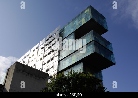 Manchester Ziviljustiz Zentrum Justizpalast moderne Glasgestaltung Architektur Gebäude außen blauer Himmel äußere Reise Tourismus Stockfoto