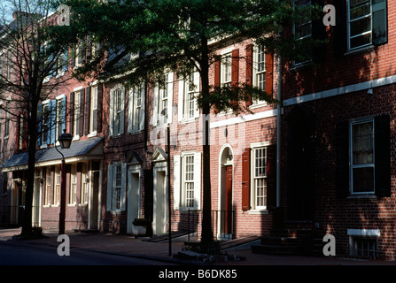 Gehobenen Ziegelzeile Häuser in der Innenstadt von Philadelphia, Pennsylvania, USA Stockfoto