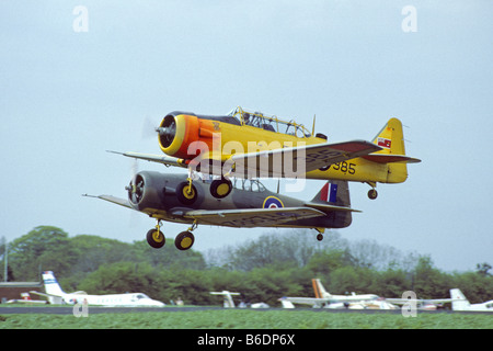 Bildung abheben North American T6 Harvard Stockfoto