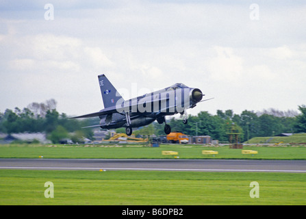 English Electric Lightning ist ins Land am Flugplatz Mildenhall, England Stockfoto